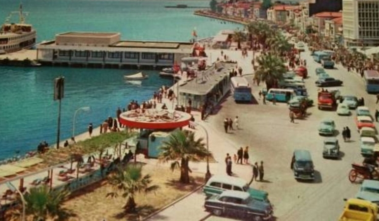 izmirin-nostaljik-yuzu-ortaya-cikti-arsivden-cikan-kareler-buyuledi-1777538313088.jpg