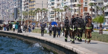 izmirin-sahili-atli-polislere-emanet-1775729831594.jpeg