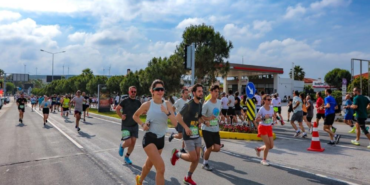 maratona-adim-adim-binlerce-kosucu-cesmede-bulusacak-1775307945086.png