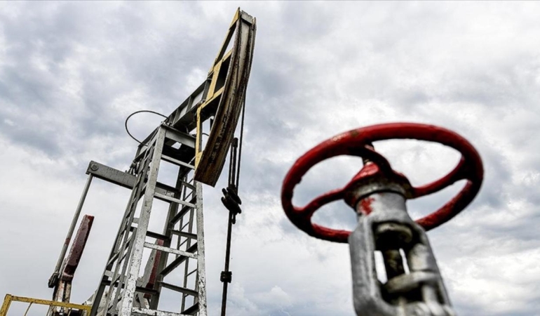 Brent petrolün varil fiyatı 101,69 dolara yükseldi.