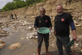 akarsularda-altin-avi-kimi-zengin-donuyor-kimi-eli-bos-1779268570058.jpg