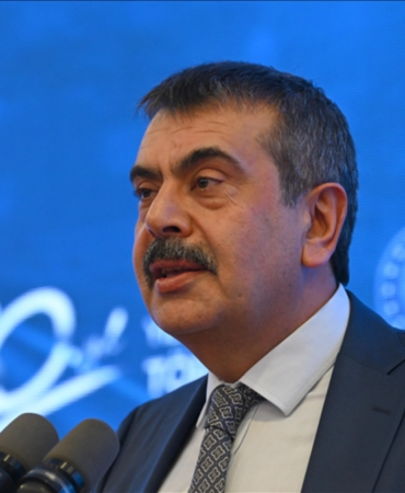 bakan-tekin-okul-disindaki-hayat-da-ogretime-dahil-1778267528442.png