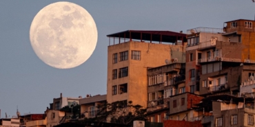 izmirde-dolunay-buyuledi-1777644038273.jpg