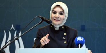 mahinur-ozdemir-goktasaa-2457649.jpg