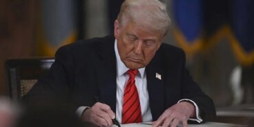 trump-imza.jpg