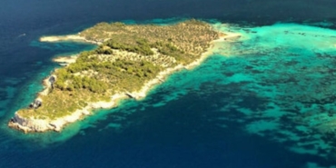 adi-gibi-kendisi-de-garip-pasaportsuz-maldivler-tatili-izmirin-kalabaligindan-kacmak-isteyenlerin-ye.jpeg