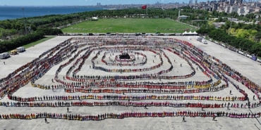 bu-yil-istanbulda-rekor-kirdilar-seneye-izmirde-kiracaklar-guinness-rekorlar-kitabina-horon-sovu-178.jpeg