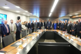 izmirdeki-o-projeye-karsi-ciktilar-izmirin-gelecegi-icin-stratejik-oneme-sahip-1781189986391.png