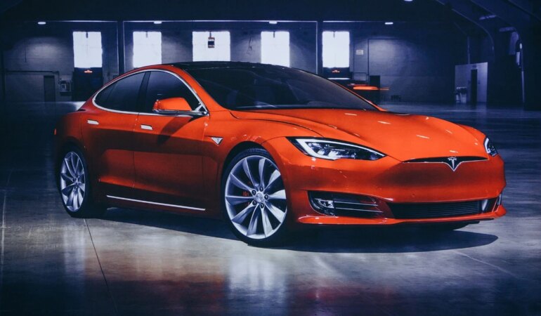 10-milyonuncu-tesla-banttan-indi-musk-yolu-yariladi-izyz.jpg