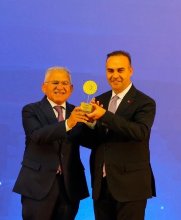 baskan-buyukkilic-turkiyede-ilk-olan-res-projesiyle-odul-aldi-1785250017.jpg