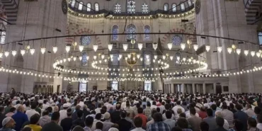 izmir-cuma-namazi-saati-10-temmuz-2026-diyanet-izmir-ogle-ezani-saat-kacta-okunuyor-1783671783163.jp_.webp