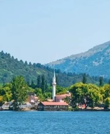 izmirde-sicaklardan-kacmak-isteyenlere-altin-oneriler-iste-izmirin-en-serin-ilceleri-1783866051069.j.webp