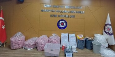 izmirde-uyusturucu-imalathanesine-donusturulen-depoya-operasyon-1782889063532.jpeg