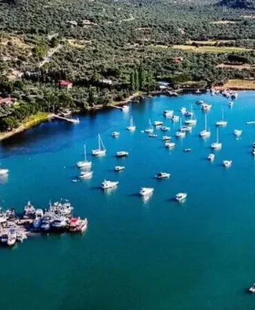 seferihisar-mi-dikili-mi-ne-sehir-kalabaligi-ne-trafik-emekliler-izmirin-bu-ilcelerine-akin-ediyor-1.webp