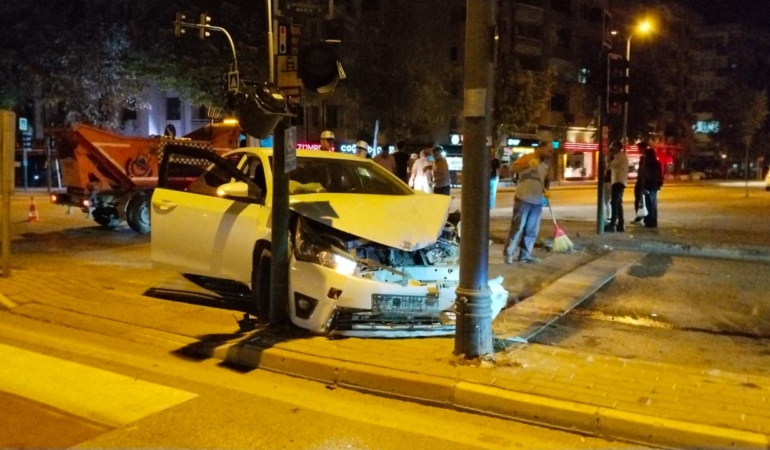 Bursa’da meydana gelen iki otomobil kazasında 7 kişi yaralandı.