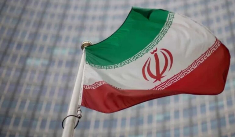 iran-bayragi-ffnd_cover.jpg
