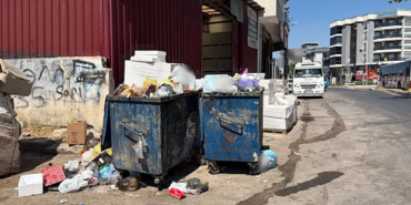 izmir-bucada-cop-krizi-kontrolden-cikti-sabri-tasan-vatandas-copleri-yola-sacti-1787230719073.png