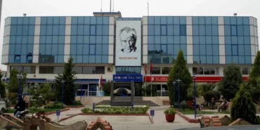izmir-mendereste-istifa-depremi-buyuyor-secimi-sonrasi-sular-durulmuyor-2-gunde-4-istifa-soke-etkisi.webp