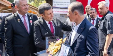 izmirde-anlamli-bulusma-buyuk-taarruz-milletimizin-esareti-asla-kabul-etmeyeceginin-haykirisidir-178.webp