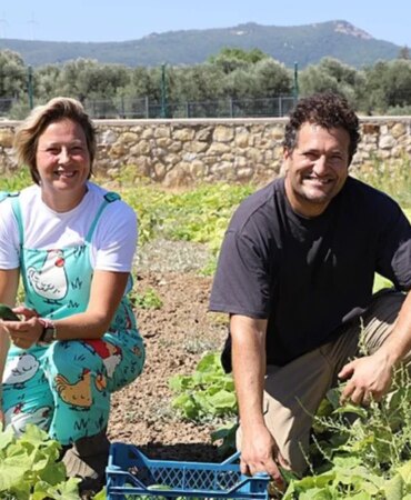 kurumsal-hayati-biraktilar-ikizleri-icin-izmir-focada-ciftlik-kurdular-1788074464508.jpeg