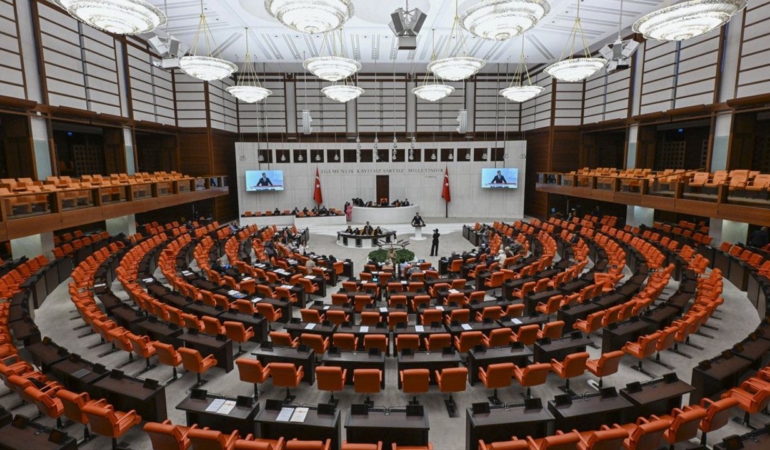 Meclis 1 Ekim’de toplanıyor; yeni dönem için seçim hazırlıkları hız kazanıyor.