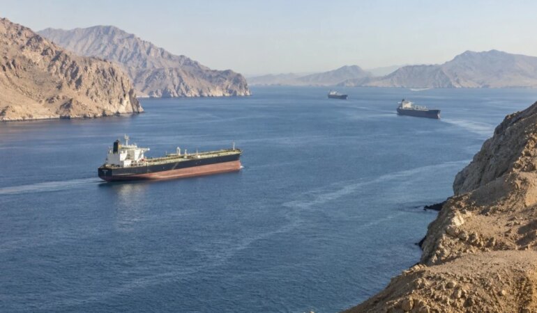 Hürmüz’de trafik düşüşte, petrol fiyatı 100 doları neden aşamıyor?
