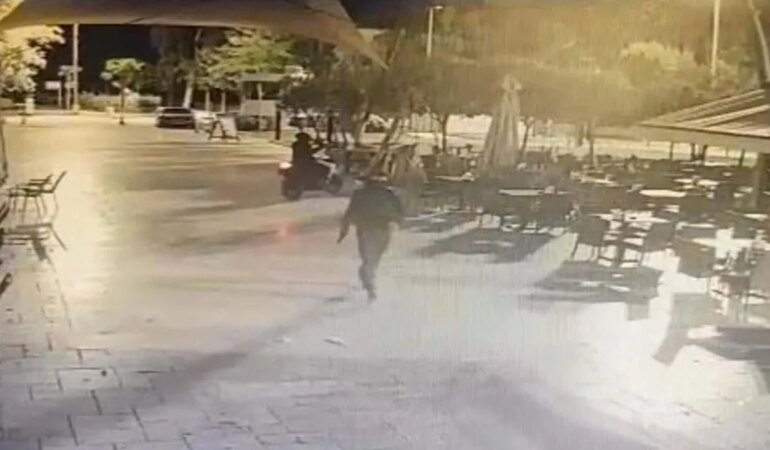 İzmir’de belediye kafesine silahlı saldırı gerçekleştirildi! Güvenlik kameraları olayı saniye saniye kaydetti.