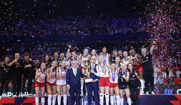 Avrupa Şampiyonu Filenin Sultanları’nda Ege rüzgarı! İşte İzmirli olan o isimler…