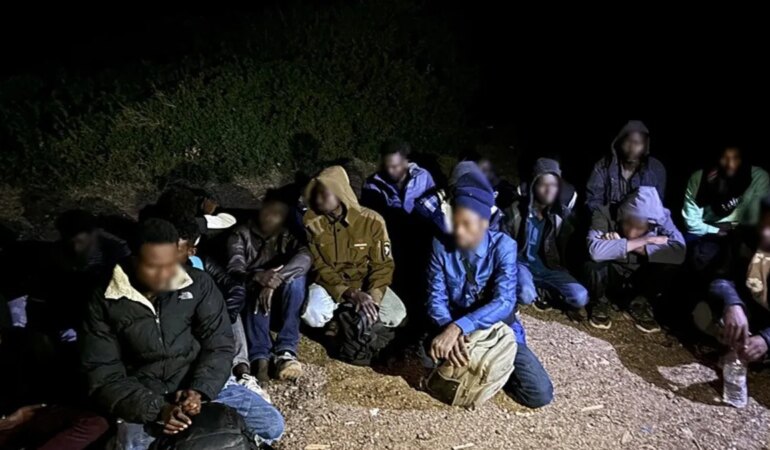 İzmir’de çifte operasyon: Göçmenlerin başı dertte, 73 kişi yakalandı.