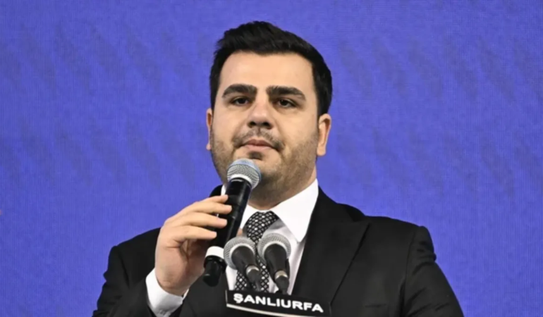 AK Partili İnan, Foça Belediye Başkanı Saniye Bora Fıçı’yı Ziyaret Etti
