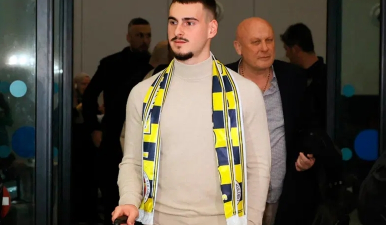 Fenerbahçe’de oynama şansı bulamayan oyuncu, milli takıma çağırıldı.