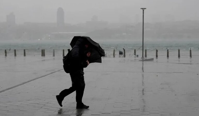 AKOM, İstanbul için önemli uyarıda bulundu: Yağmur ve fırtına geliyor.