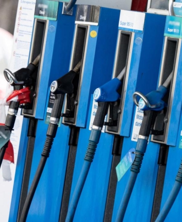 almanya-benzin-petrol-akaryakit-reu-2488739.jpg
