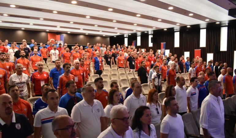 Altınordu’ya ait antrenörler İzmir’de bir araya geldi.