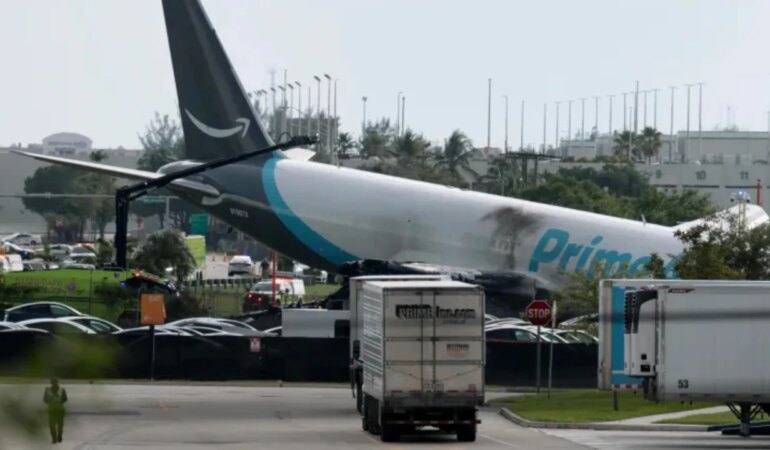 Amazon’un yükünü taşıyan Boeing 767, pistten çıkarak yangın durumuna sebep oldu.