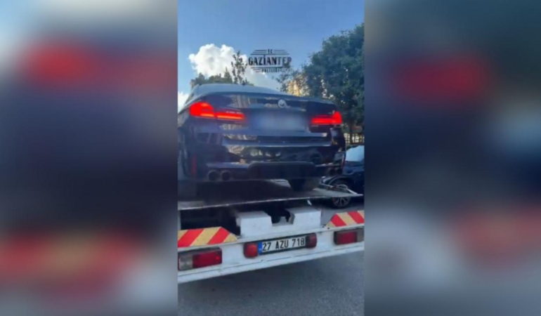 Gaziantep’te düğün konvoyundaki sürücülere ceza kesildi.