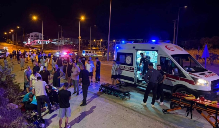 Aydın’da meydana gelen zincirleme trafik kazasında 1 kişi hayatını kaybetti, 1 kişi ise yaralandı.