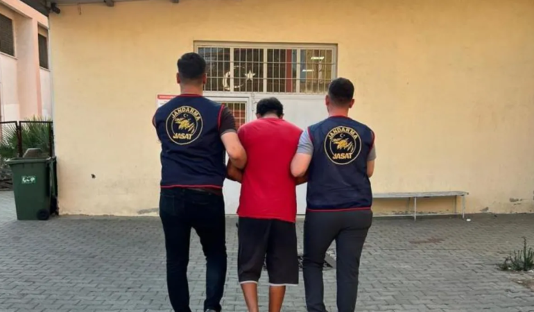 Aydın’da aranan şahıs İzmir’de JASAT tarafından kıskıvrak yakalandı!