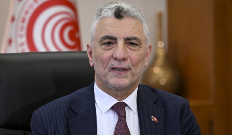 İhracat, turizm ve seyahat gelirlerindeki artışın dış dengedeki olumlu gelişmelere katkı sağlaması öngörülüyor.