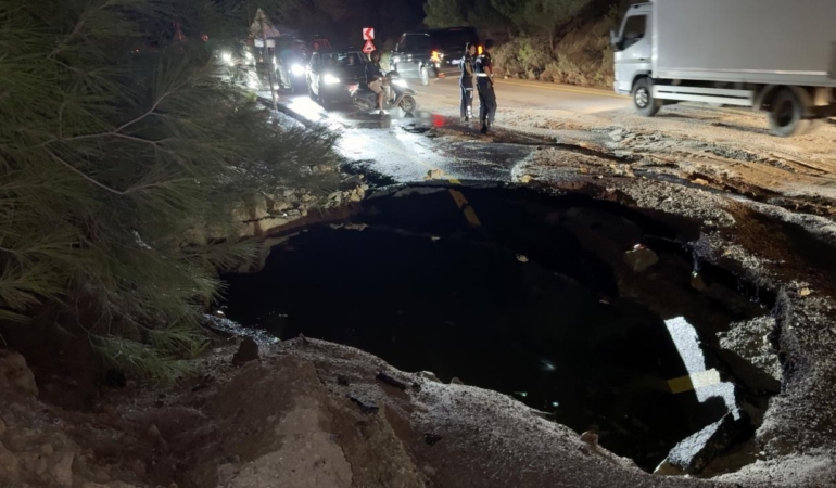 Bodrum’da içme suyu ana isale hattında arıza meydana geldi.