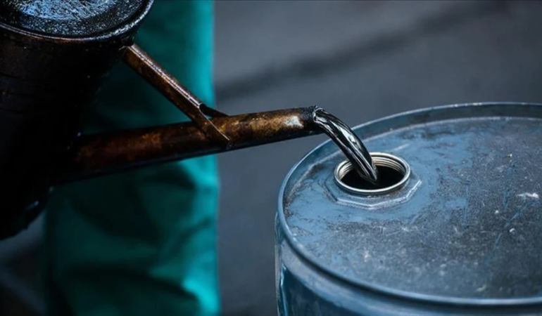 Petrol 100 doların üzerinde kalmaya devam ediyor: Hürmüz Boğazı’na odaklanıldı.