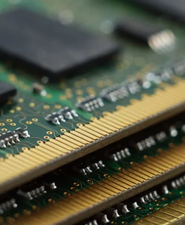 cinli-bilim-insanlari-ferroelektrik-belleklerdeki-nitrojen-eksikligini-cozerek-10-milyar-yazma-dongu.webp