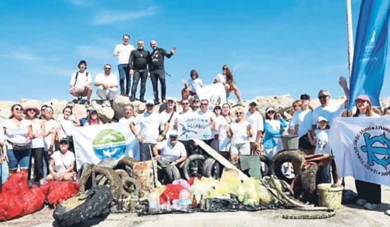 Denizden 1,5 ton atık çıkarıldı