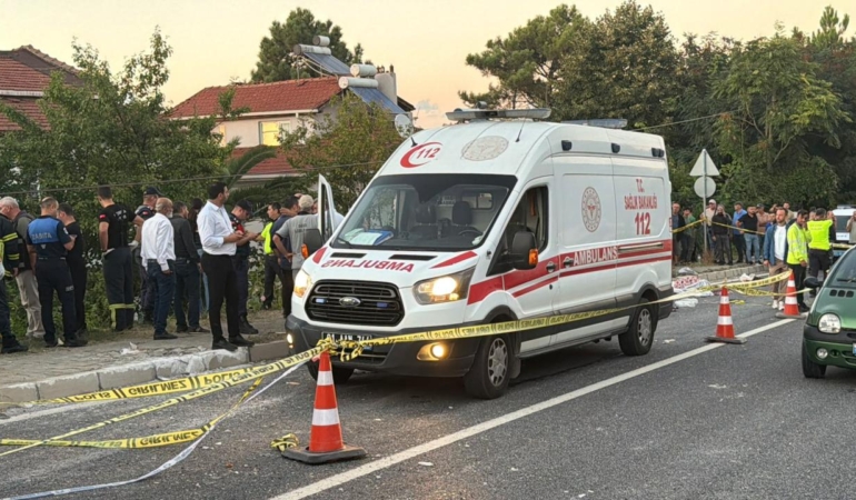 Tır ile işçileri taşıyan tarım aracı çarpıştı: 4 kişi hayatını kaybetti.