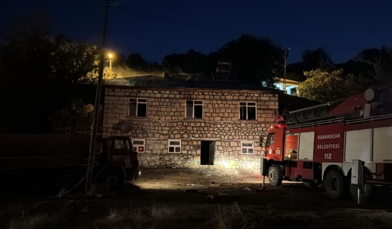 Elazığ’da meydana gelen ev yangınında bir çift hayatını kaybetti.