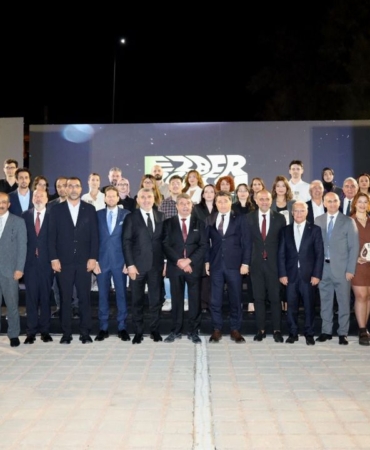 ezber-bozan-tasarimlar-yaptilar-odulleri-kazandilar-1790255085.jpeg