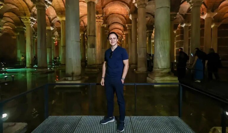 F1’in efsanevi pilotu Felipe Massa, İstanbul’u keşfetti.