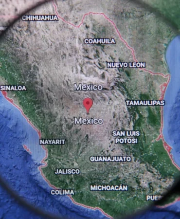 google-maps-ve-google-earth-uygulamalari-gunluk-seyahat-navigasyonu-ile-uc-boyutlu-cografi-analiz-su.webp