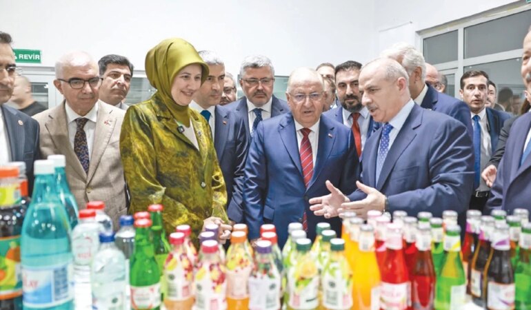 Yılda 2 milyar şişe üretimi ile insani yardımlara destek sağlayan faaliyetler