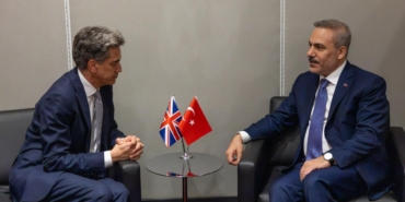 hakan-fidan-ed-miliband-2490351.jpg
